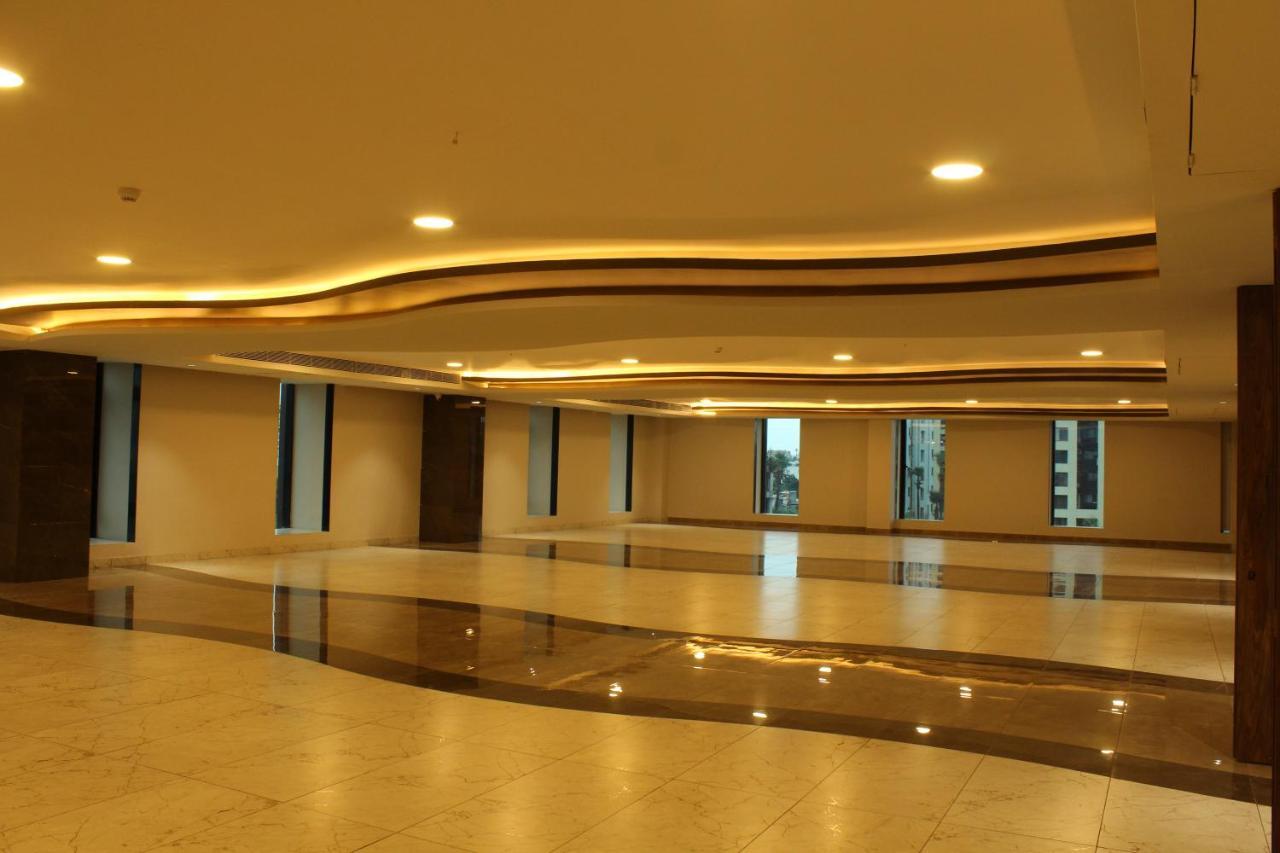 Zip By Spree Hotels Surat Exterior foto