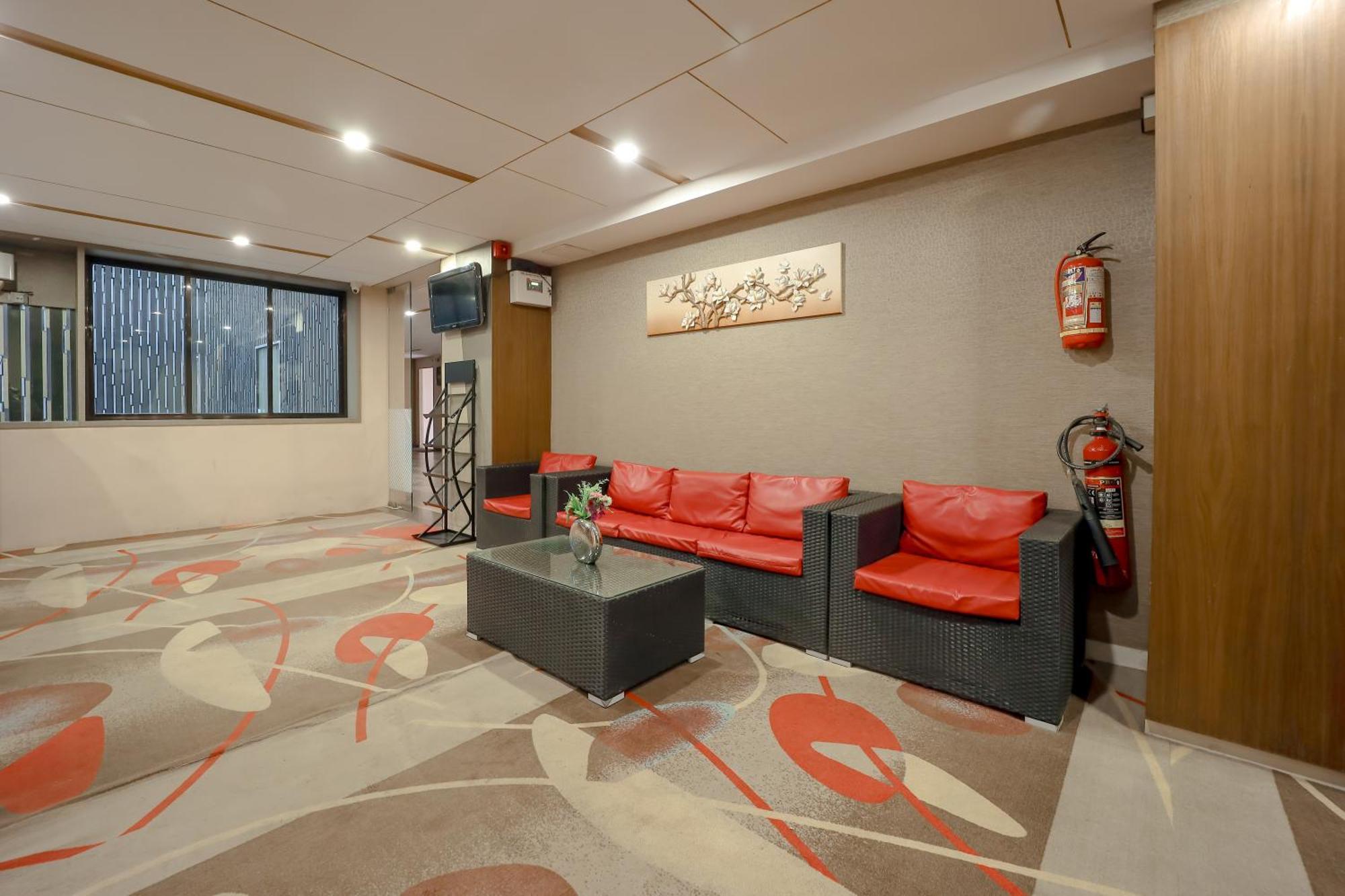 Zip By Spree Hotels Surat Exterior foto